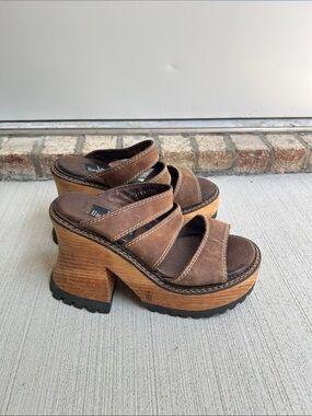 London Underground Y2K Vintage Brown Leather Strappy platform Wooden Sandals